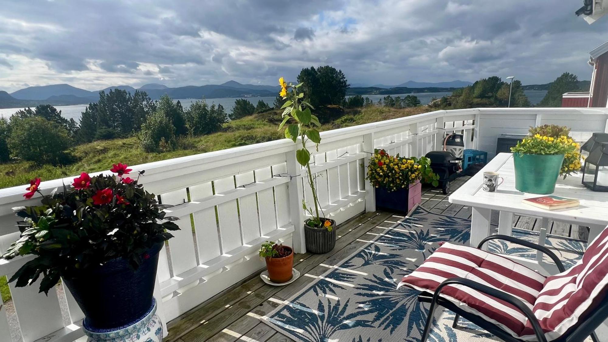 Wake Up To A Beautiful View And Smell Of The Sea Apartment Kristiansund Exterior photo